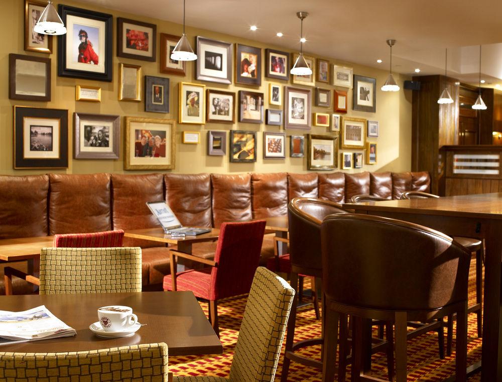 Delta Hotels By Marriott Heathrow Уиндзор Екстериор снимка
