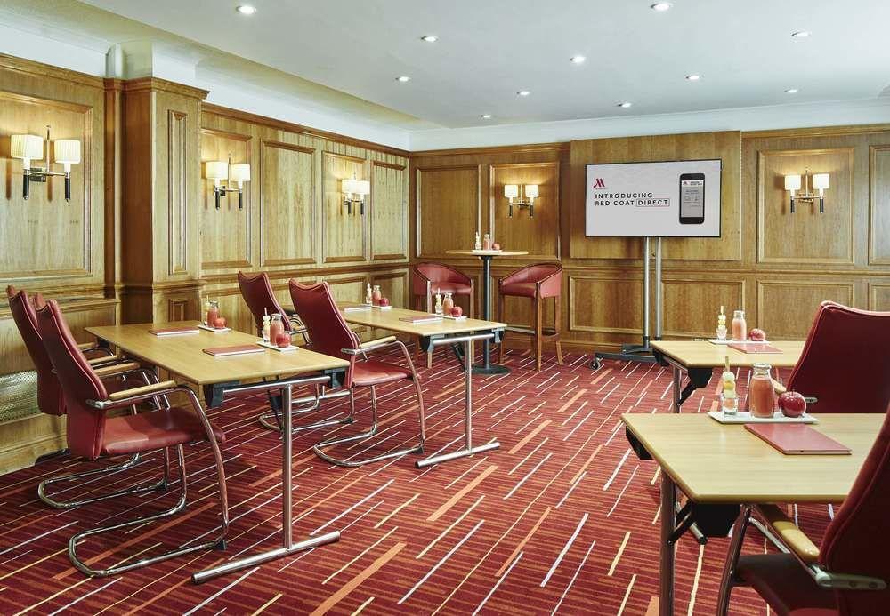 Delta Hotels By Marriott Heathrow Уиндзор Екстериор снимка