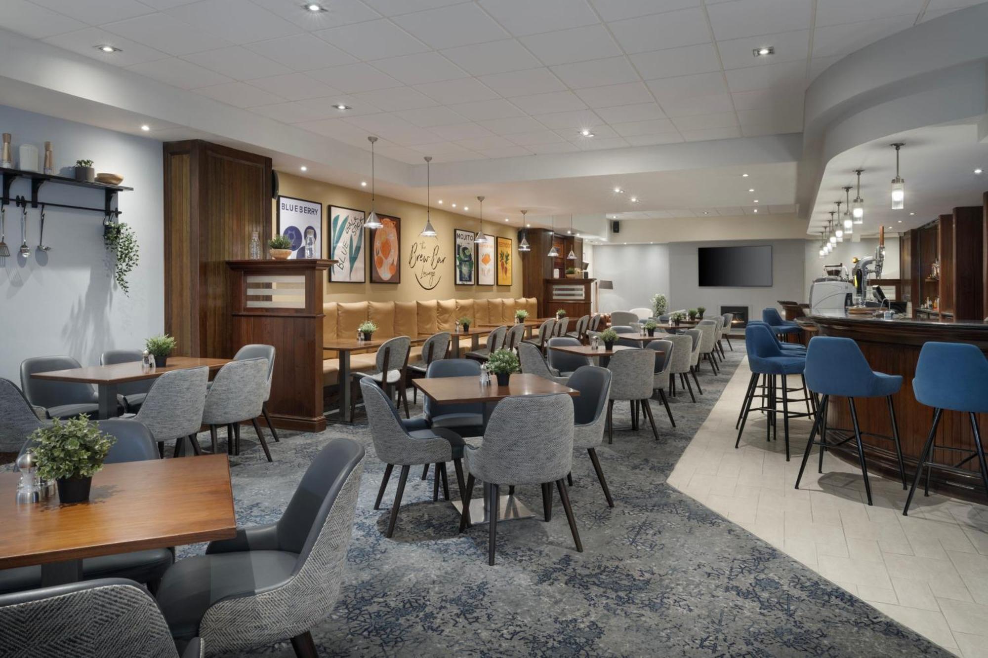 Delta Hotels By Marriott Heathrow Уиндзор Екстериор снимка