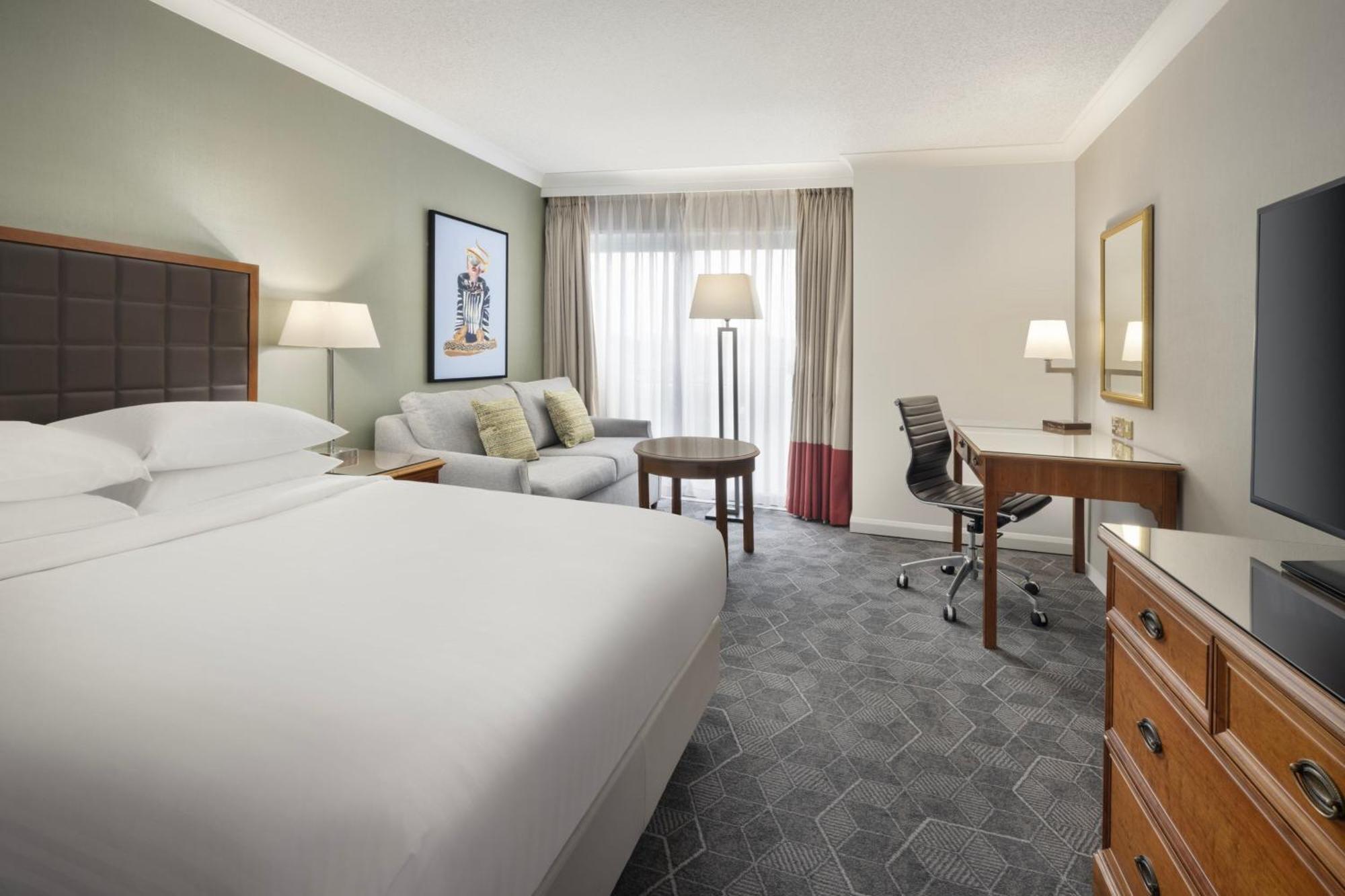 Delta Hotels By Marriott Heathrow Уиндзор Екстериор снимка