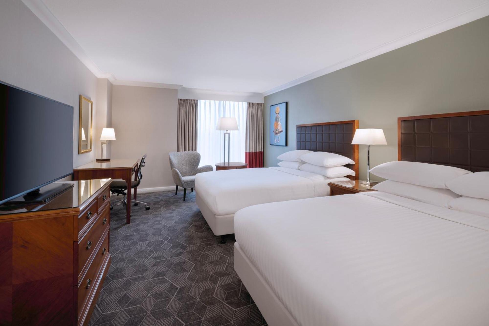 Delta Hotels By Marriott Heathrow Уиндзор Екстериор снимка