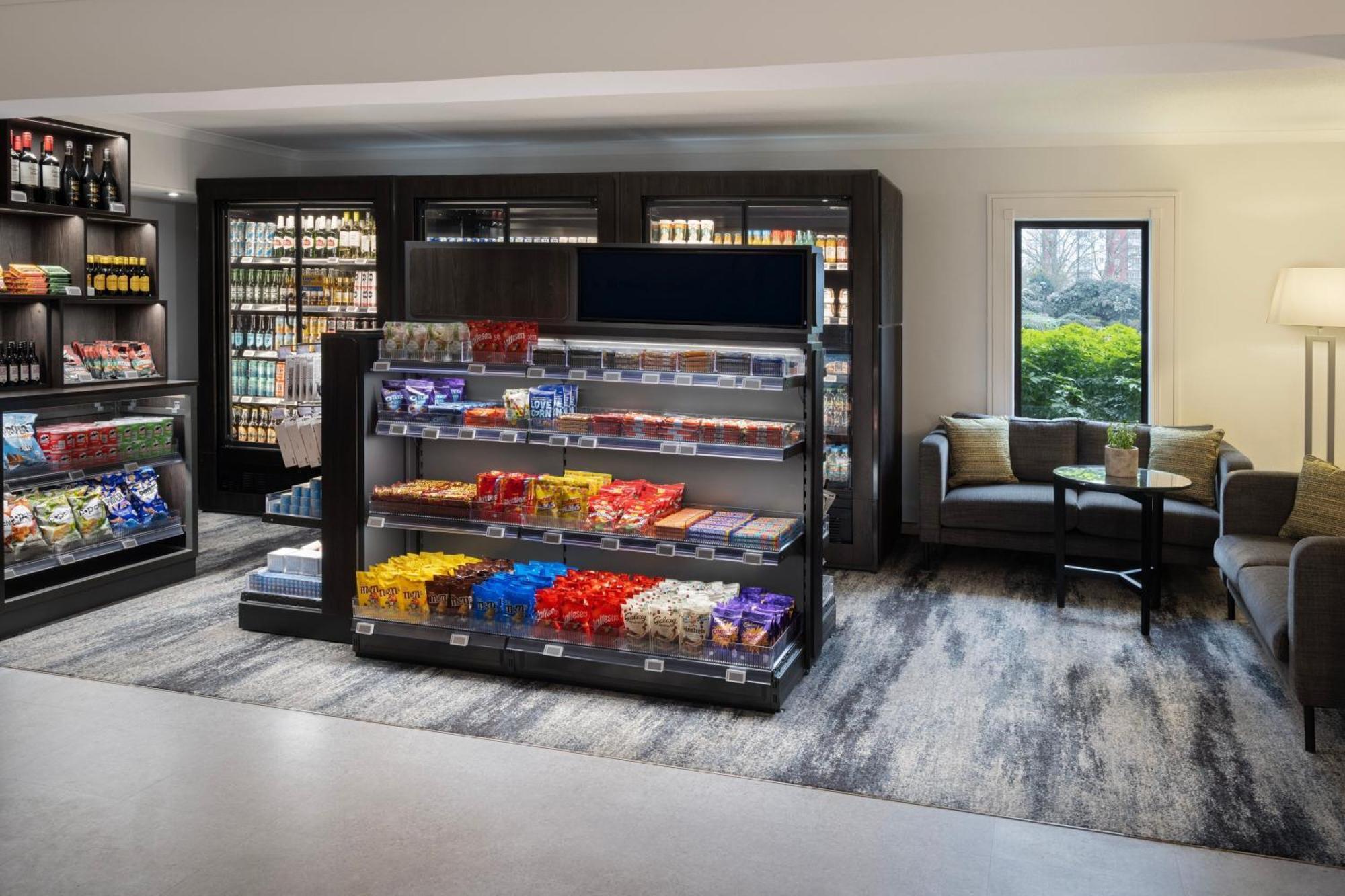 Delta Hotels By Marriott Heathrow Уиндзор Екстериор снимка