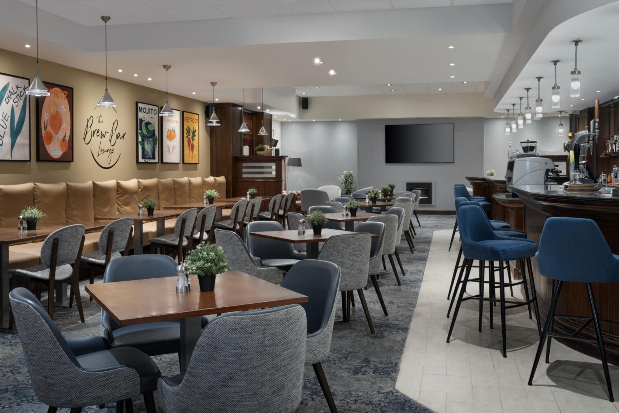 Delta Hotels By Marriott Heathrow Уиндзор Екстериор снимка